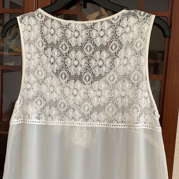 Lacey, flirty Top - Picture 5 of 7